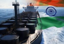 रूसी तेल प्रतिबंध के बीच भी भारतीय रिफाइनरियों की कमाई मजबूत, फिच रेटिंग्स ने जताया भरोसा रूसी तेल प्रतिबंध के बीच भी भारतीय रिफाइनरियों की कमाई मजबूत, फिच रेटिंग्स ने जताया भरोसा