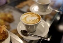 अगर आप कॉफी पीने के शौकीन हैं, तो दिल्ली की ये 5 जगहें आपके लिए सबसे बेहतरीन साबित होंगी। अगर आप कॉफी पीने के शौकीन हैं, तो दिल्ली की ये 5 जगहें आपके लिए सबसे बेहतरीन साबित होंगी।