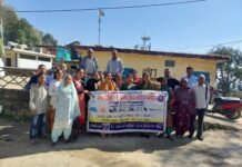 गांव घिउण धार में राज्य सहकारी बैंक की रिवालसर शाखा ने लगाया जागरूकता शिविर हिमाचल प्रदेश राज्य सहकारी बैंक की रिवालसर शाखा ने आज गांव घिउण धार में जागरूकता शिविर आयोजित किया। शिविर का उद्देश्य ग्रामीणों