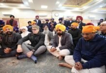 जम्मू से संगतों का बड़ा काफिला नगर कीर्तन के साथ श्री आनंदपुर साहिब के लिए रवाना हुआ जम्मू से संगतों का बड़ा काफिला नगर कीर्तन के साथ श्री आनंदपुर साहिब के लिए रवाना हुआ