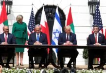 खाड़ी की राजनीतिक तस्वीर बदलने की दिशा में कदम: एक और मुस्लिम देश ने इजराइल के साथ संबंध स्थापित किए खाड़ी की राजनीतिक तस्वीर बदलने की दिशा में कदम: एक और मुस्लिम देश ने इजराइल के साथ संबंध स्थापित किए