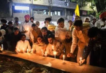 PU छात्र आंदोलन: पुलिस ने गेट नंबर 2 पर किया प्रवेश बंद, गेट 1 तोड़कर घुसे छात्र; भारी हंगामा PU छात्र आंदोलन: पुलिस ने गेट नंबर 2 पर किया प्रवेश बंद, गेट 1 तोड़कर घुसे छात्र; भारी हंगामा