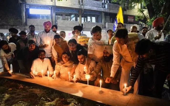 PU छात्र आंदोलन: पुलिस ने गेट नंबर 2 पर किया प्रवेश बंद, गेट 1 तोड़कर घुसे छात्र; भारी हंगामा