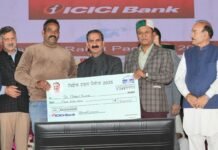 मुख्यमंत्री ने मंडी में आपदा प्रभावित परिवारों को राहत राशि प्रदान की प्रभावितों को 81 करोड़ रुपये की राहत राशि वितरित मुख्यमंत्री ने मधु-मांडव पहल का शुभारम्भ किया मुख्यमंत्री ने मंडी में आपदा प्रभावित