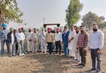 मुख्य कृषि अधिकारी फरीदकोट ने गांव बिशनंदी में हैप्पी सीडर से बोई गई गेहूं की फसलों का किया दौरा उपायुक्त फरीदकोट श्रीमती पूनमदीप कौर के निर्देशों के तहत, फसली अवशेष प्रबंधन योजना के अंतर्गत कृषि विभाग के अधिकारी किसानों को धान/बासमती की