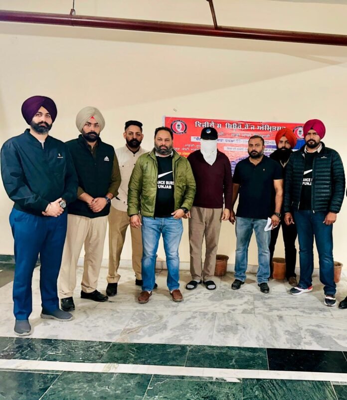 विजिलेंस ब्यूरों द्वारा कमिश्नर निगम निगम-कम-एसडीएम बटाला 50 हजार रुपये रिश्वत लेते रंगे हाथों गिरफ्तार  