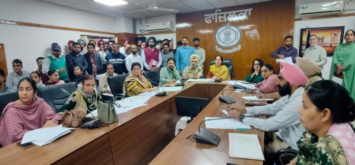 Deputy Commissioner and SSP instruct