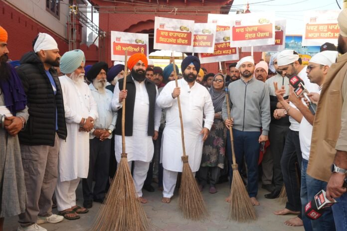 गुरु नगरी को स्वच्छ बनाए रखने के लिए सफाई अभियान जारी रहेगा – हरजोत सिंह बैंस