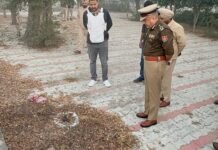 धुंध का फायदा उठाकर दो मुलज़िम .30 बोर का एक पिस्तौल और .32 बोर का एक पिस्तौल छोड़कर भागे, दोनों हथियार पुलिस ने किए बरामद: डीआईजी हरमनबीर सिंह गिल धुंध का फायदा उठाकर दो मुलज़िम .30 बोर का एक पिस्तौल और .32 बोर का एक पिस्तौल छोड़कर भागे, दोनों हथियार पुलिस ने किए बरामद: डीआईजी हरमनबीर सिंह गिल
