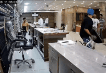 अंबाला कैंट में SHO पर तोड़फोड़ का आरोप: CCTV में कैद घटना, दुकानदार ने की शिकायत अंबाला कैंट में SHO पर तोड़फोड़ का आरोप: CCTV में कैद घटना, दुकानदार ने की शिकायत