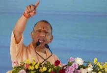यूपी के सभी स्कूलों में अनिवार्य होगा ‘वंदे मातरम्’ का गायन, गोरखपुर में सीएम योगी ने किया बड़ा ऐलान यूपी के सभी स्कूलों में अनिवार्य होगा ‘वंदे मातरम्’ का गायन, गोरखपुर में सीएम योगी ने किया बड़ा ऐलान