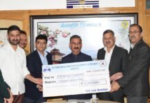 Chief Minister Sukhu receives a cheque of ₹11 lakh for CM Relief Fund from HIMUDA at Shimla Chief Minister Sukhu receives