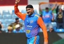 अबू धाबी T10 में हरभजन ने पाकिस्तानी खिलाड़ी से मिलाया हाथ, मैच में आमने-सामने भी हुए अबू धाबी T10 में हरभजन ने पाकिस्तानी खिलाड़ी से मिलाया हाथ, मैच में आमने-सामने भी हुए