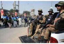 पेशावर में फेडरल कॉन्स्टेबुलरी मुख्यालय पर हमला: आत्मघाती धमाके में तीन जवान शहीद पेशावर में फेडरल कॉन्स्टेबुलरी मुख्यालय पर हमला: आत्मघाती धमाके में तीन जवान शहीद