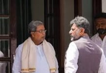 कर्नाटक में CM पद की खींचतान तेज, शिवकुमार समर्थक विधायकों का एक और समूह दिल्ली पहुंचा कर्नाटक में CM पद की खींचतान तेज, शिवकुमार समर्थक विधायकों का एक और समूह दिल्ली पहुंचा