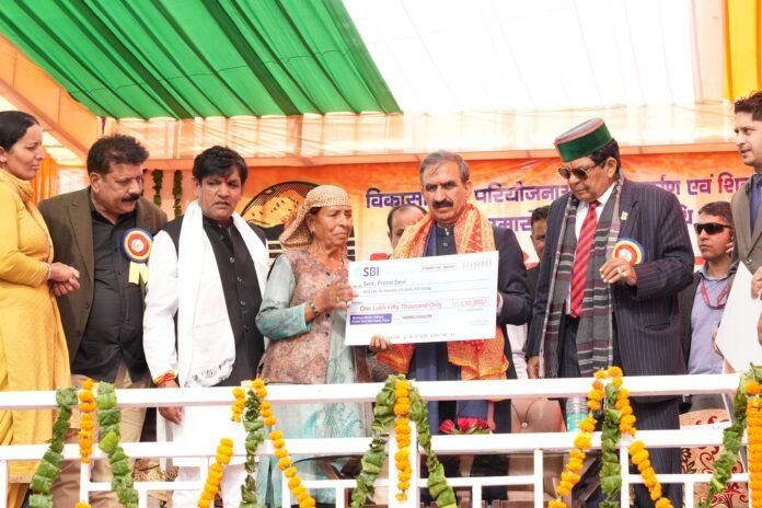 mnd 03 मुख्यमंत्री विधवा एवं एकल नारी आवास योजना से बनेगा करसोग की 12 महिलाओं का आशियाना