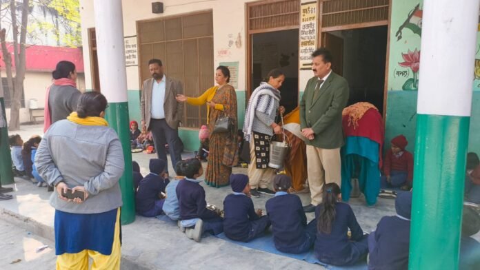 factrecorder सरकारी एलिमेंट्री स्कूल पूरहीरां, होशियारपुर में मिड-डे मील जांच के दौरान पाई गई लापरवाहियाँ