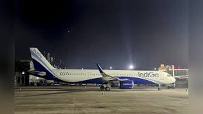 IndiGo Crisis: दिल्ली में 134 और बेंगलुरु में 127 उड़ानें रद्द, ऑपरेशनल गड़बड़ी पर बढ़ा तनाव—DGCA को जवाब देने के लिए एयरलाइन ने मांगा समय