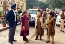 डीसी और एसएसपी ने मतदान केंद्रों का लिया जायजा