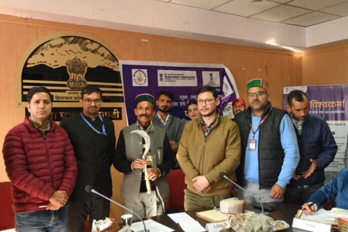 factrecorder सूक्ष्म, लघु एवं मध्यम उद्यम मंत्रालय, भारत सरकार के अधीन संचालित एमएसएमई-विकास कार्यालय, सोलन द्वारा बचत भवन, डीआरडीए कॉन्फ्रेंस हॉल, मंडी में “प्रधानमंत्री