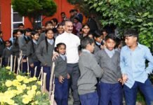मुख्यमंत्री ने धर्मशाला में टोंग-लेन स्कूल के बच्चों से संवाद किया अच्छे नागरिक बनने के लिए किया प्रेरित मुख्यमंत्री ने धर्मशाला में टोंग-लेन स्कूल के बच्चों से संवाद किया अच्छे नागरिक बनने के लिए किया प्रेरित