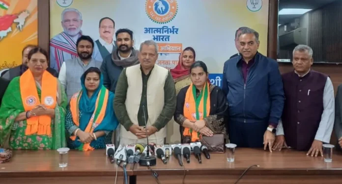 factrecorder चंडीगढ़ में 308 दिन में बड़ा राजनीतिक बदलाव: आम आदमी पार्टी की सुमन और पूनम ने भाजपा का दामन थामा