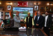 राज्यपाल ने बच्चों को जलवायु परिवर्तन के प्रति जागरूक करने के लिए ‘क्रासिंग्स’ फिल्म की सराहना की राज्यपाल ने बच्चों को जलवायु परिवर्तन के प्रति जागरूक करने के लिए ‘क्रासिंग्स’ फिल्म की सराहना की