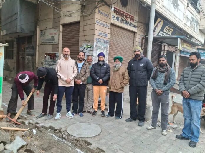 विधायक शैरी कलसी के नेतृत्व में बटाला शहर में विकास कार्य जारी—वार्ड नंबर 18 में वाटर सप्लाई पाइपलाइन का कार्य शुरू