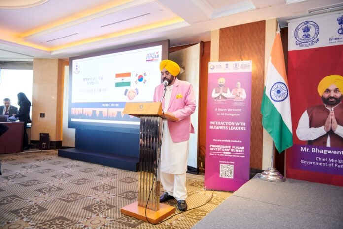 Chief Minister holds discussions with South Korean business magnatesमुख्यमंत्री द्वारा दक्षिण कोरिया के व्यापारिक दिग्गज़ों से विचार-विमर्श