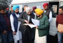 मुख्यमंत्री की ओर से निर्माणाधीन सड़कों का औचक निरीक्षण, सड़क में खामियों का पता लगने पर ठेकेदार के विरुद्ध कारण बताओ नोटिस जारी तथा भुगतान रोकने के आदेश मुख्यमंत्री की ओर से निर्माणाधीन सड़कों का औचक निरीक्षण, सड़क में खामियों का पता लगने पर ठेकेदार के विरुद्ध कारण बताओ नोटिस जारी तथा भुगतान रोकने के आदेश