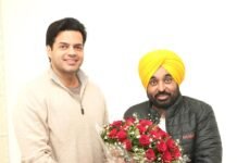मुख्यमंत्री ने योजना बोर्ड के वाइस चेयरपर्सन को राज्य की तरक्की और खुशहाली के लिए काम करने को कहा मुख्यमंत्री ने योजना बोर्ड के वाइस चेयरपर्सन को राज्य की तरक्की और खुशहाली के लिए काम करने को कहा