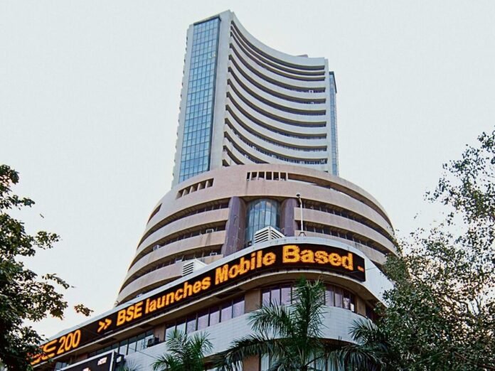 factrecorder Share Market Today: हरे निशान में हुई शुरुआत, लेकिन शुरुआती कारोबार में सेंसेक्स-निफ्टी फिसले; डॉलर के मुकाबले रुपया फिर कमजोर