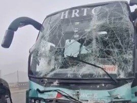 factrecorder Himachal News: चंबा-दिल्ली रूट की वोल्वो बस दुर्घटनाग्रस्त, करनाल में धुंध के कारण ट्रक से हुई टक्कर