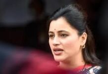 हिंदुओं से 3-4 बच्चे पैदा करने की अपील पर विवाद, जानिए बीजेपी नेता नवनीत राणा के खुद कितने बच्चे हैं हिंदुओं से 3-4 बच्चे पैदा करने की अपील पर विवाद, जानिए बीजेपी नेता नवनीत राणा के खुद कितने बच्चे हैं