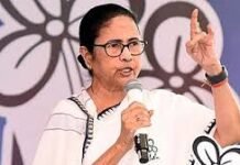 बंगाल की राजनीति में ममता बनर्जी पर दोहरे तुष्टीकरण के आरोप, क्या वाकई हिंदुओं को साधने की कोशिश कर रहीं CM? बंगाल की राजनीति में ममता बनर्जी पर दोहरे तुष्टीकरण के आरोप, क्या वाकई हिंदुओं को साधने की कोशिश कर रहीं CM?