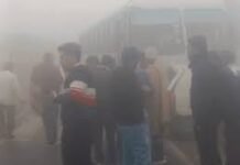 फरीदाबाद में घने कोहरे से हादसा, दिल्ली-मुंबई एक्सप्रेसवे पर तेज रफ्तार कार कंटेनर से टकराई, दो की मौ/त फरीदाबाद में घने कोहरे से हादसा, दिल्ली-मुंबई एक्सप्रेसवे पर तेज रफ्तार कार कंटेनर से टकराई, दो की मौत