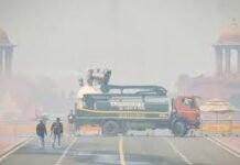 दिल्ली की हवा फिर जहरीली: कई इलाकों में एक्यूआई 400 के पार, स्मॉग और कोहरे से हालात गंभीर दिल्ली की हवा फिर जहरीली: कई इलाकों में एक्यूआई 400 के पार, स्मॉग और कोहरे से हालात गंभीर