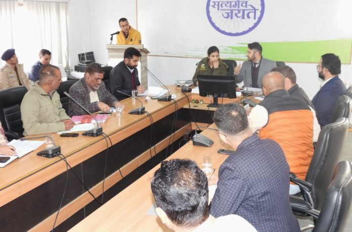 उपायुक्त अपूर्व देवगन आज पुलिस लाईन मंडी में आयोजित नार्को समन्वय समिति (एनकॉर्ड) की मासिक समीक्षा बैठक की अध्यक्षता की। उन्होंने