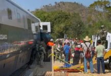 मेक्सिको में दर्दनाक रेल हादसा: ट्रेन के डिब्बे पटरी से उतरे, 13 की मौ/त; 90 से ज्यादा यात्री घायल मेक्सिको में दर्दनाक रेल हादसा: ट्रेन के डिब्बे पटरी से उतरे, 13 की मौत; 90 से ज्यादा यात्री घायल