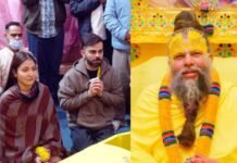 गले में तुलसी माला, माथे पर रज तिलक… विराट कोहली पत्नी अनुष्का के साथ प्रेमानंद महाराज की शरण में, मिला जीवन का गहरा संदेश गले में तुलसी माला, माथे पर रज तिलक… विराट कोहली पत्नी अनुष्का के साथ प्रेमानंद महाराज की शरण में, मिला जीवन का गहरा संदेश