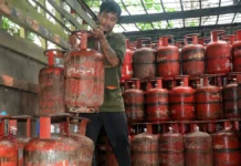 नए साल पर महंगाई की मार: 1 जनवरी से 19 किलो वाला गैस सिलेंडर 111 रुपये महंगा