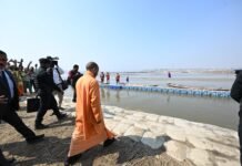 सीएम योगी आदित्यनाथ प्रयागराज पहुंचे, संगम में किया स्नान; माघ मेले की तैयारियों का लिया जायजा