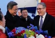 8 साल बाद चीन दौरे पर ब्रिटेन के प्रधानमंत्री कीर स्टार्मर, रिश्तों में नई शुरुआत और बड़ी आर्थिक डील की उम्मीद