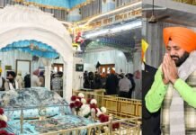 पंजाब दौरे पर सीएम नायब सिंह सैनी, गुरुद्वारा चरण कंवल साहिब में मत्था टेका, गुरुओं के बलिदान को किया नमन