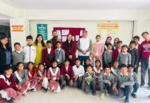 शैक्षणिक भ्रमण के दौरान विद्यार्थियों ने जाना औषधीय व सुगंधित पौधों का महत्व