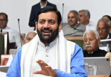 प्रधानमंत्री नरेंद्र मोदी के नेतृत्व वाली सरकार फसल नुकसान पर किसानों को दे रही मुआवजा – मुख्यमंत्री