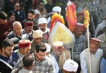 वाद्य यंत्रों की अलौकिक ध्वनियाँ, मंडी में देव समागम करवा रहा है दिव्य अहसास