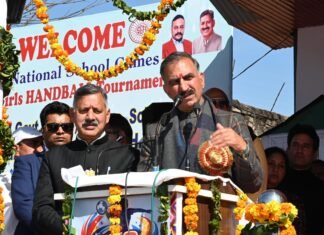 स्कूलों में बच्चों के मोबाइल इस्तेमाल करने पर एक मार्च से लगेगा प्रतिबंधः मुख्यमंत्री