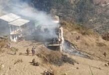 कुल्लू के ऐतिहासिक मलाणा गांव में तीन मंजिला मकान में आग, ग्रामीणों की सूझबूझ से टला बड़ा हादसा