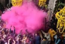 मथुरा में रंगभरनी एकादशी: श्री बांके बिहारी मंदिर में रंगों की होली